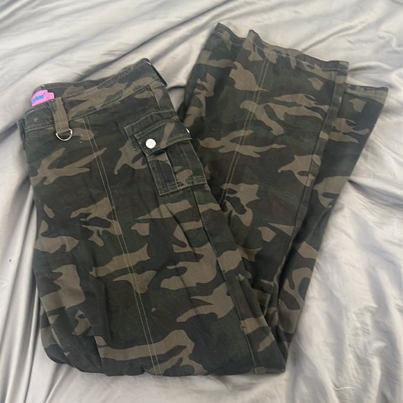 Edikted Pants & Jumpsuits Edikted Aya Low Rise Cargo Pants Poshmark